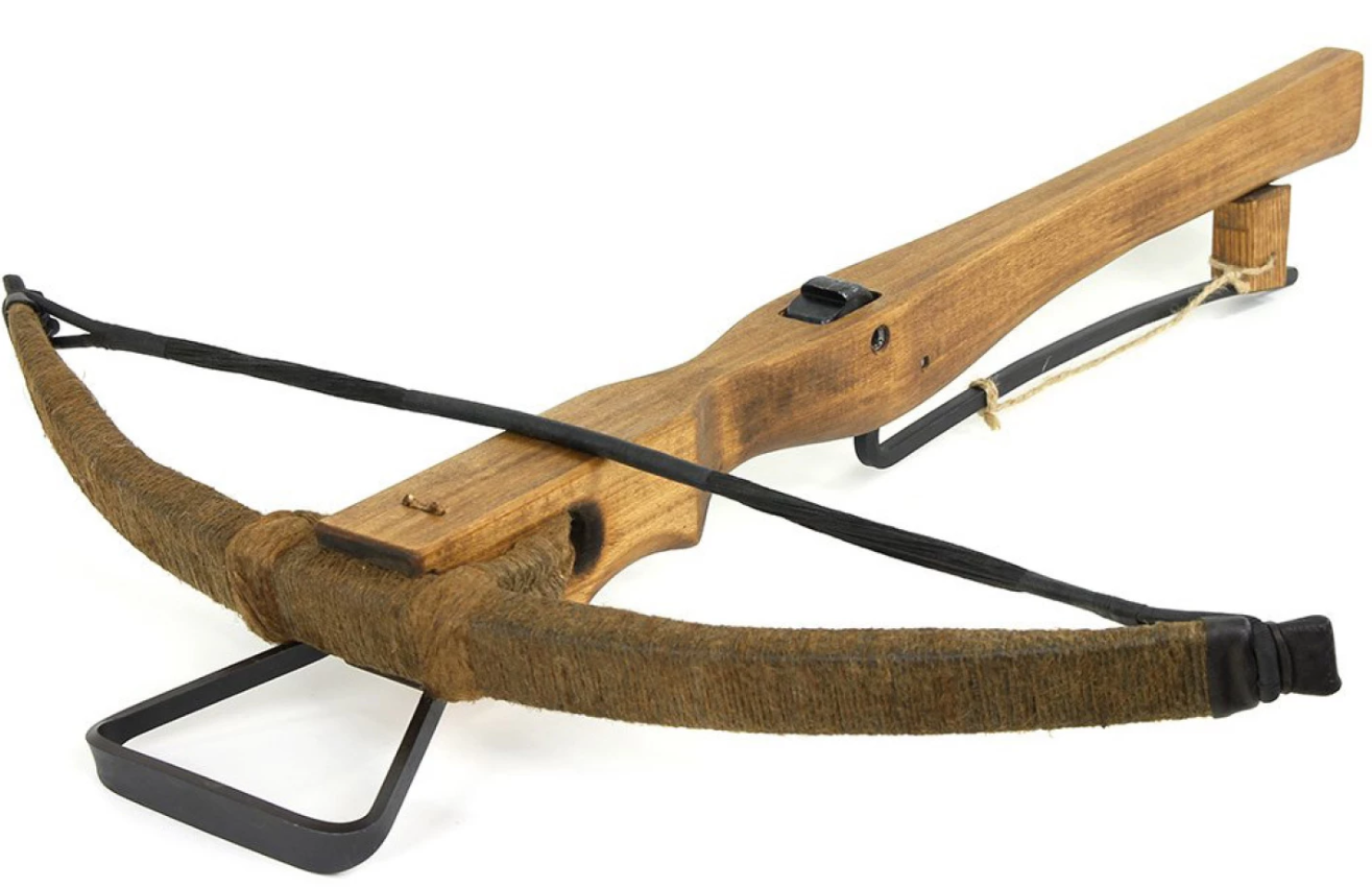 PISTOLKY A DALŠÍ ZBRANĚ