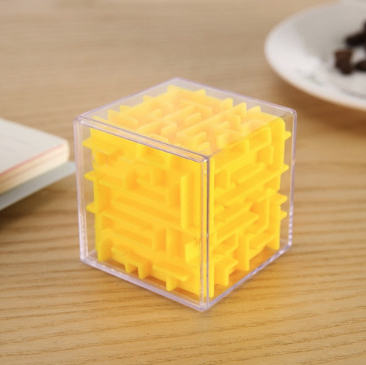 3D bludiště žluté, poškozená krabička