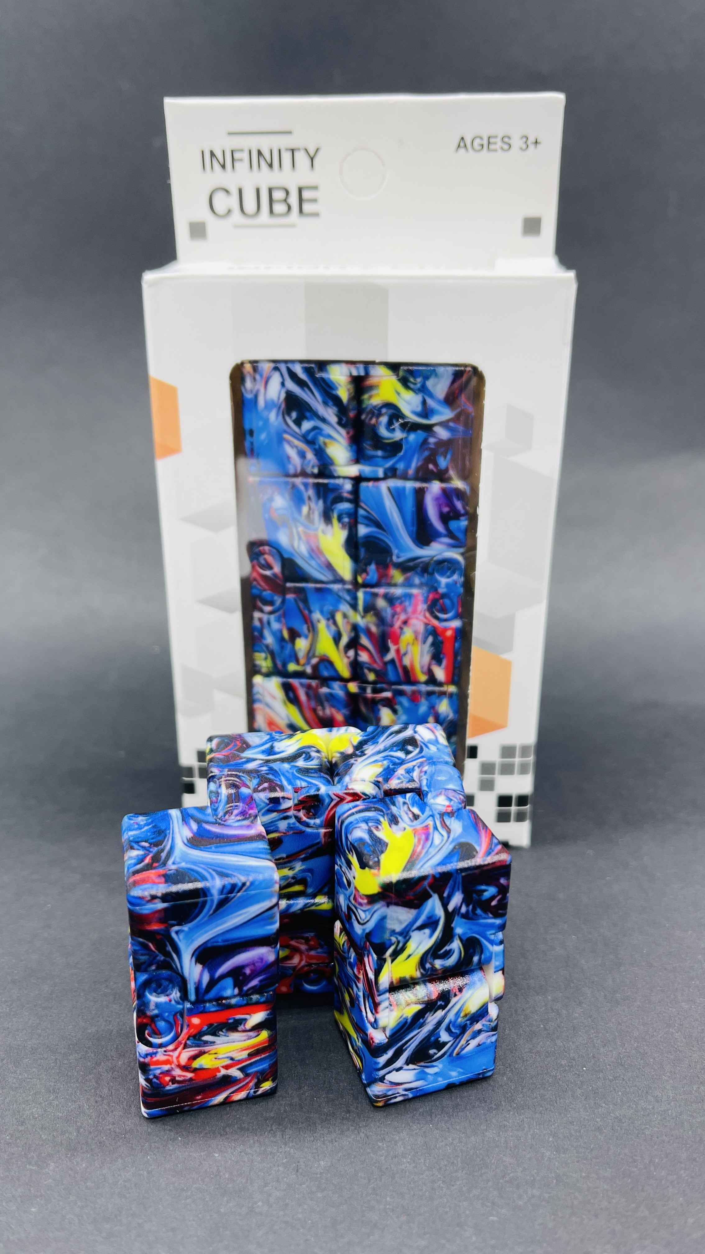 Infinity Cube Nekonečná kostka Abstrakt