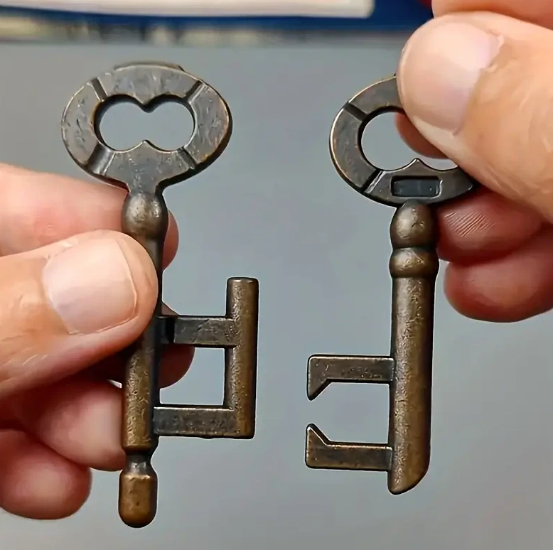 Kovový hlavolam Klíče