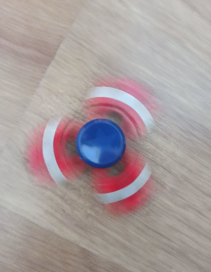 Fidget spinner kovový, Crab červený