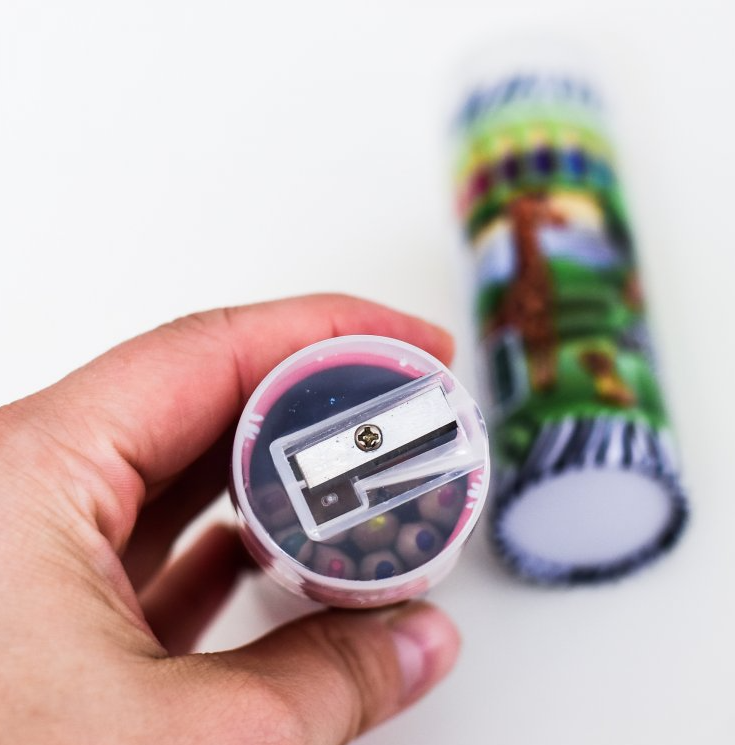 Mini pastelky s ořezávátkem 12 ks