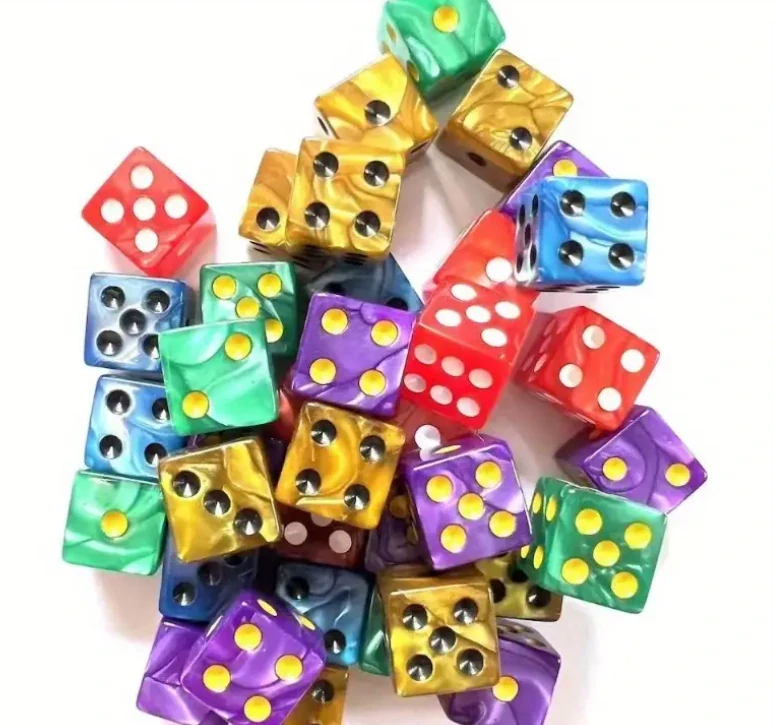 Hrací kostka červeno-bílá