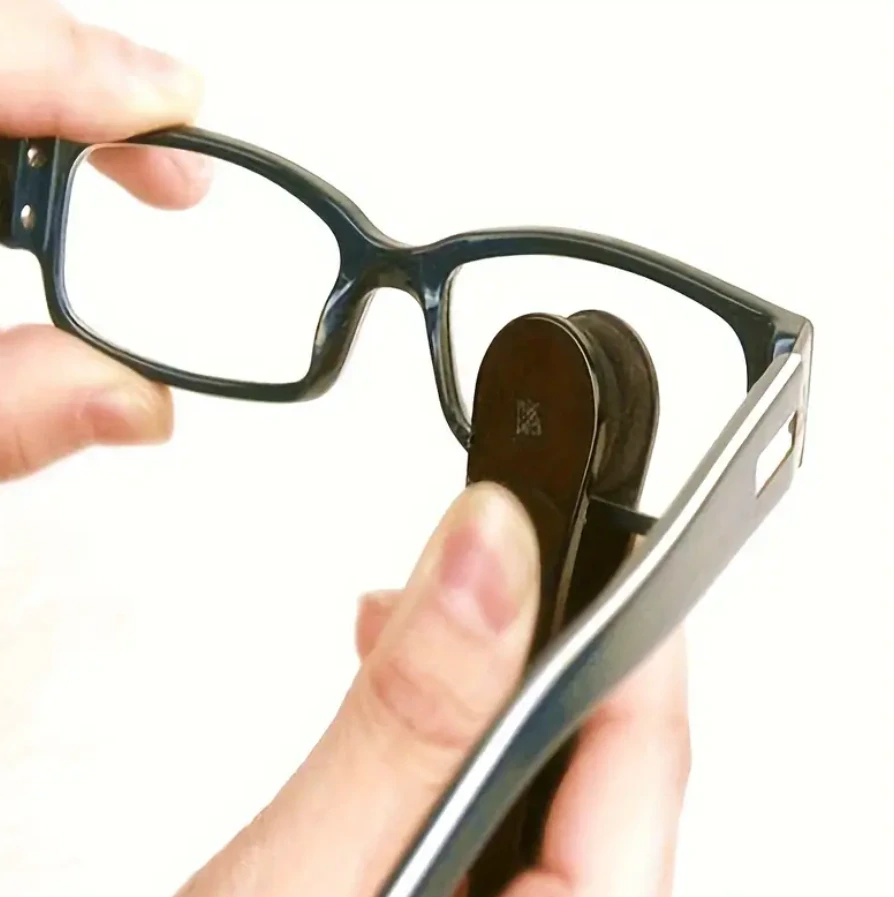 Cestovní čištění brýlí