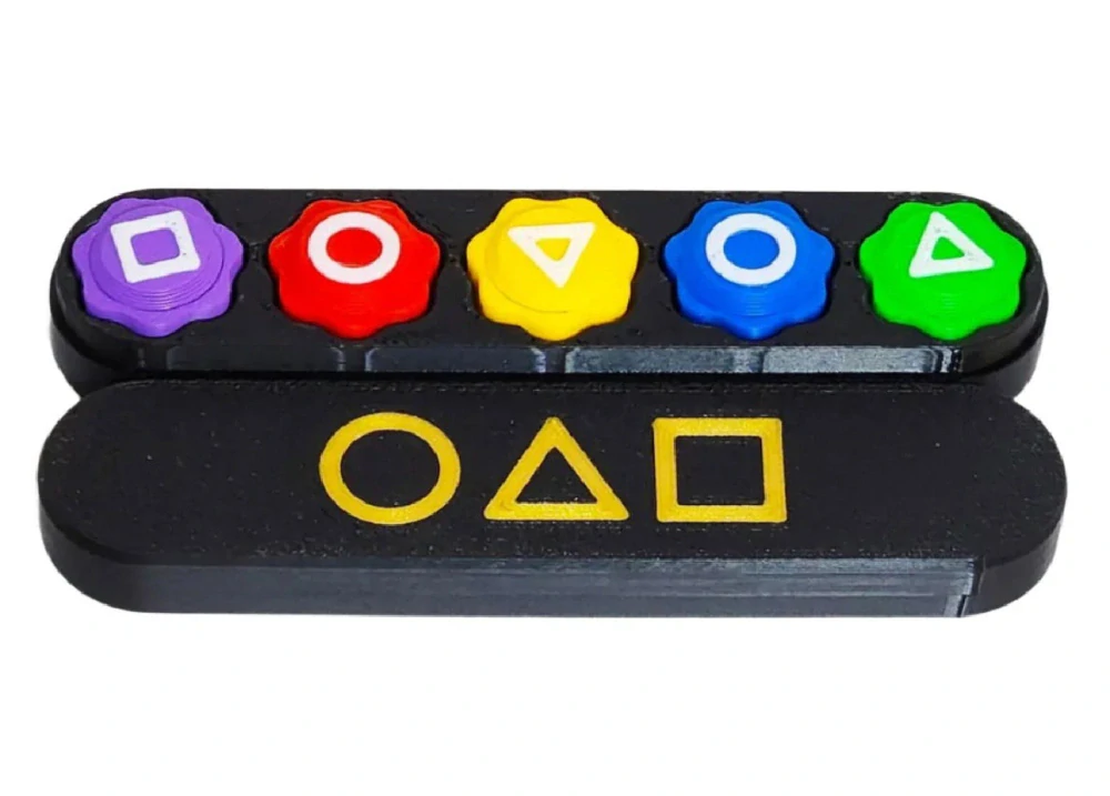 Squid Game 2 Gonggi v černém pouzdru - Společenská hra