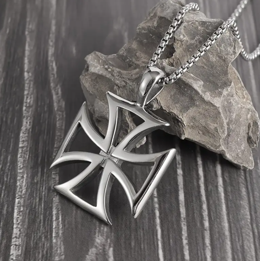 Kovový přívěšek s řetízkem stříbrný