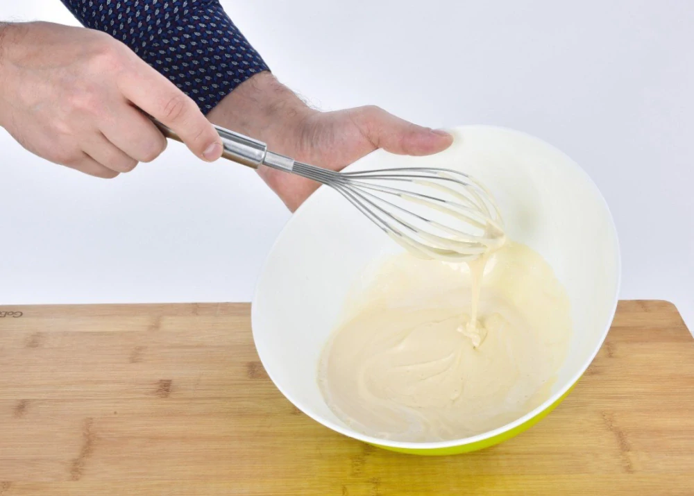 Nerezová metlička na šlehání a míchání 28 cm