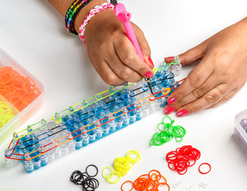 Výroba náramků, gumičky s tkacím rámem