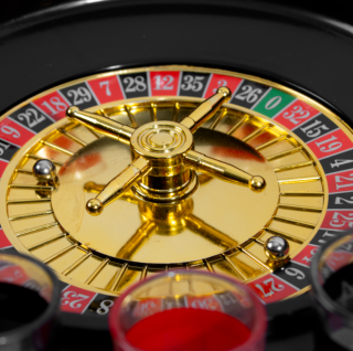 Párty ruleta se skleničkami