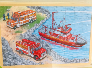 Dřevěné vkládací puzzle Hasiči